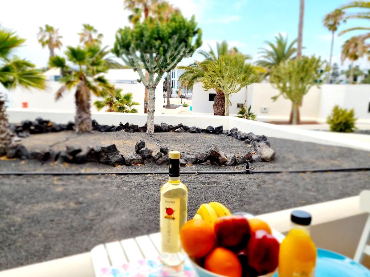 Apartamento Eduardo A Primera Linea Del Mar Costa Teguise Exteriör bild
