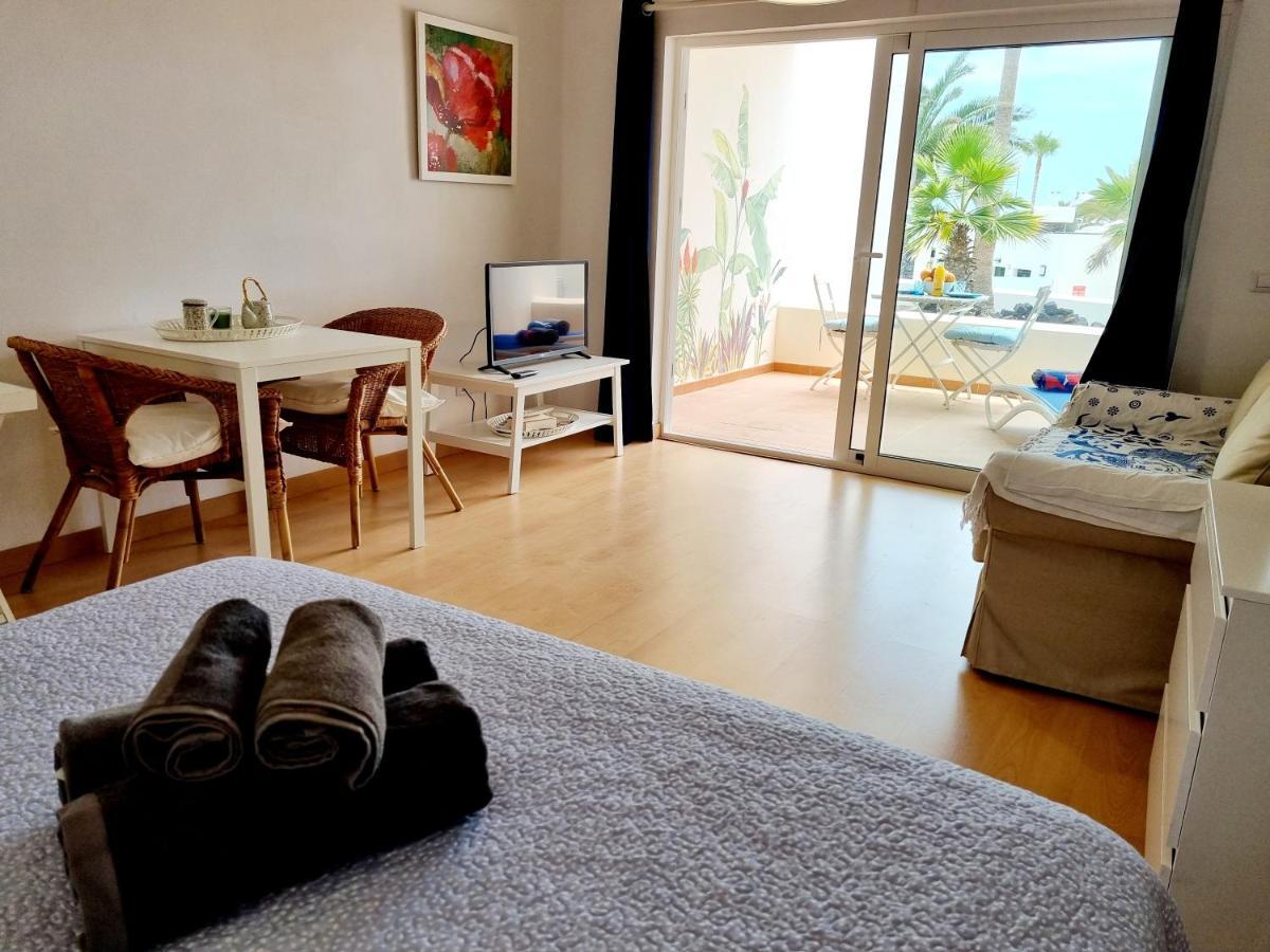 Apartamento Eduardo A Primera Linea Del Mar Costa Teguise Exteriör bild